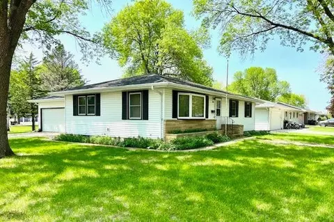 902 N Renville St, Winthrop, MN 55396