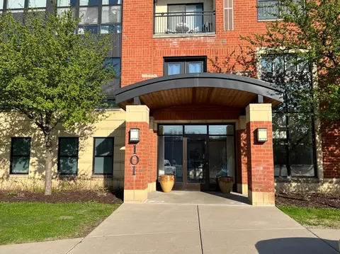 101 Saint Olaf Ave #303, Northfield, MN 55057