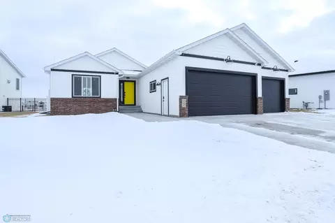 7336 30th St S, Fargo, ND 58104