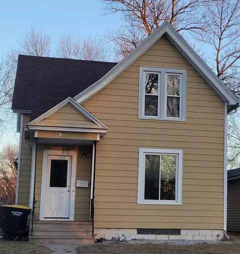 815 S Ramsey St, Blue Earth, MN 56013