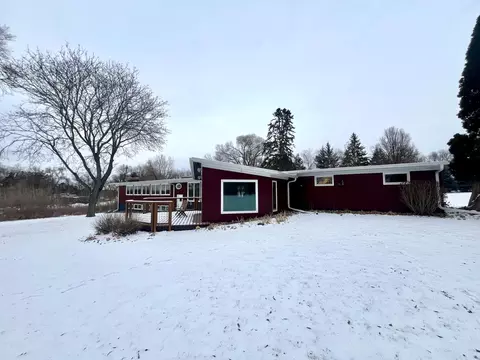 2 Martin Ln, North Oaks, MN 55127