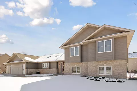7715 Stafford Trl, Savage, MN 55378