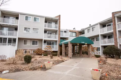 1601 N Innsbruck Dr #308, Fridley, MN 55432