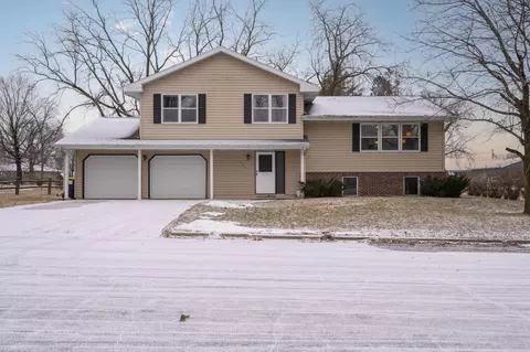 405 3rd St NE, Hayfield, MN 55940