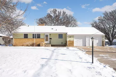 637 5th Ave S, Hopkins, MN 55343