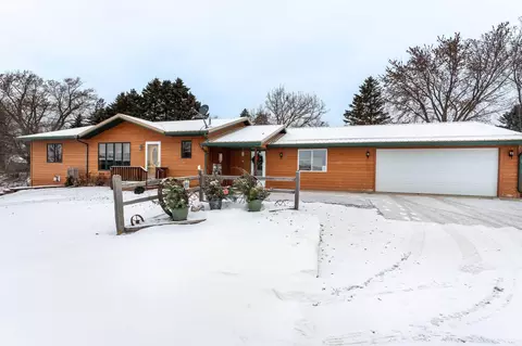 702 Meeker Ct NW, Evansville, MN 56326