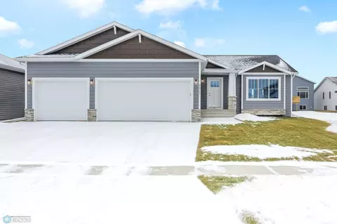 6917 14th St S, Fargo, ND 58104