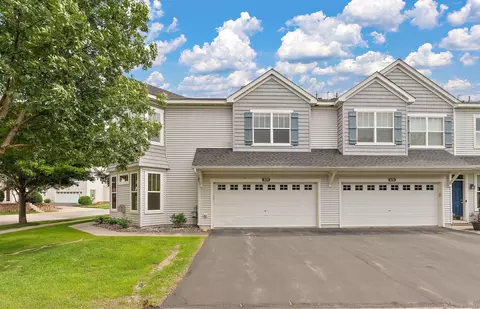 2170 Shamrock Pl, Chaska, MN 55318