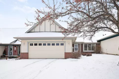 629 E 1st St, Waconia, MN 55387