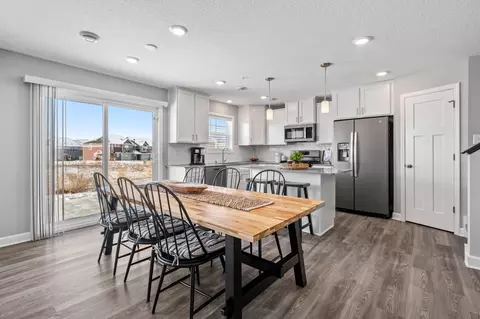9673 Canter Ct, Victoria, MN 55386