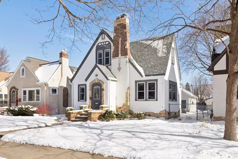 1516 Arona St, Saint Paul, MN 55108