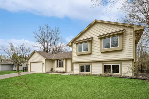 842 10th St S, Delano, MN 55328
