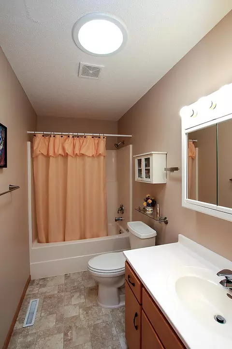 Bath - 209 Circle View Dr, Dassel, MN 55325 photo 2 of 2