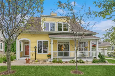 1622 Summit Hl, Eagan, MN 55122