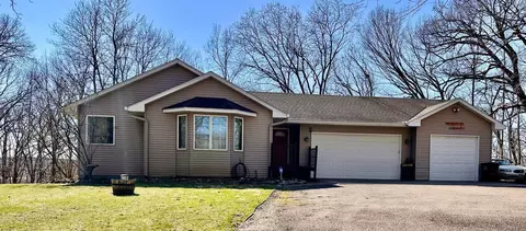 9951 Stacy Trl, Chisago City, MN 55013