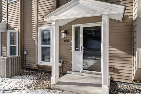 432 Pondridge Cir, Wayzata, MN 55391