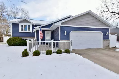 320 Pleasant Ridge Dr, Sauk Rapids, MN 56379