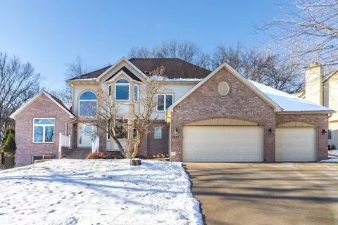 5877 Burke Trl, Inver Grove Heights, MN 55076