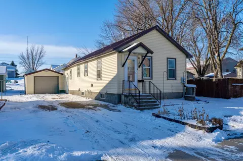 613 2nd Ave NW, Waseca, MN 56093