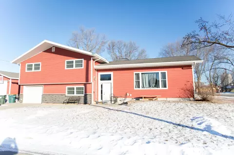 40 W 4th St N, Cottonwood, MN 56229