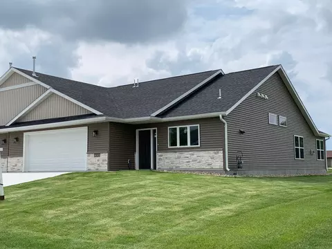 2834 Meadowview Ln NE, Owatonna, MN 55060