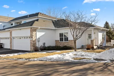7541 5th St N, Oakdale, MN 55128