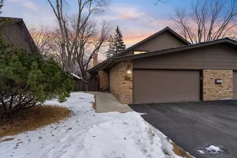 17810 Comstock Rd, Wayzata, MN 55391