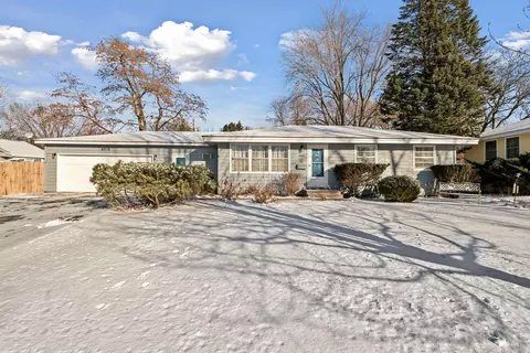 4916 Nine Mile Creek Pkwy, Bloomington, MN 55437