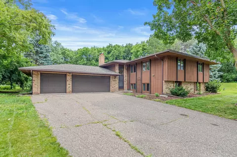 3413 Red Oak Cir N, Burnsville, MN 55337