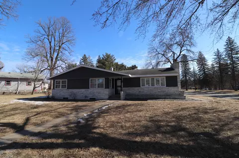 505 9th St SE, Little Falls, MN 56345
