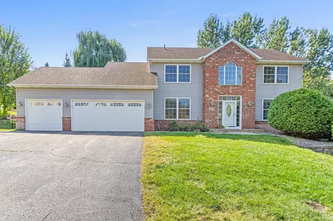 512 Chapel Ct, Eagan, MN 55121