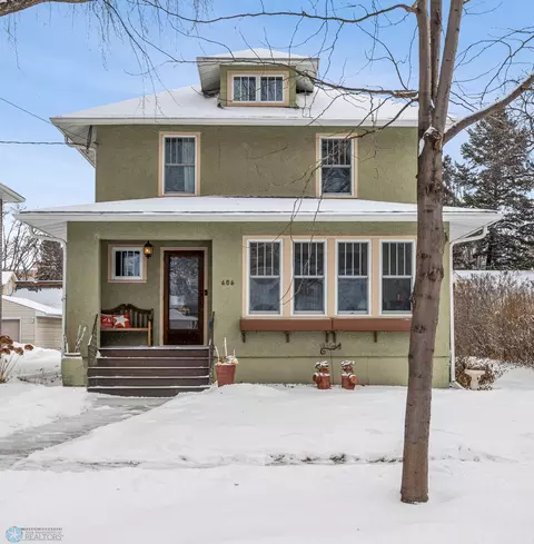 606 9th St S, Fargo, ND 58103