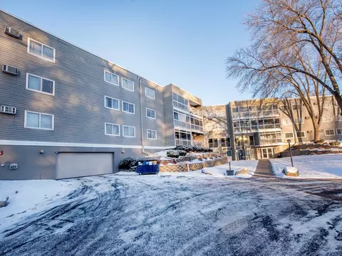 135 Viking Dr E #302, Little Canada, MN 55117
