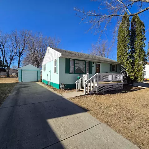 805 Pershing Blvd, Worthington, MN 56187