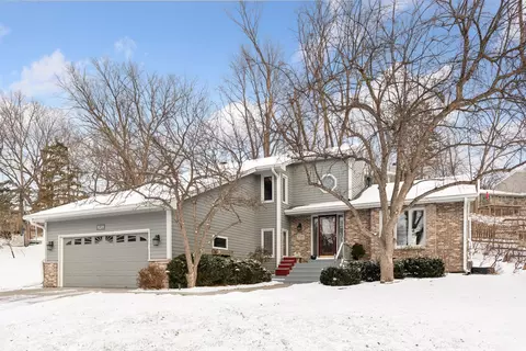 9149 Fox Run Cir, Eden Prairie, MN 55347
