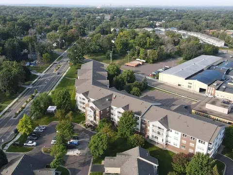 2231 Penn Pl #325, North Saint Paul, MN 55109