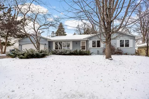 3404 Selkirk Dr, Burnsville, MN 55337