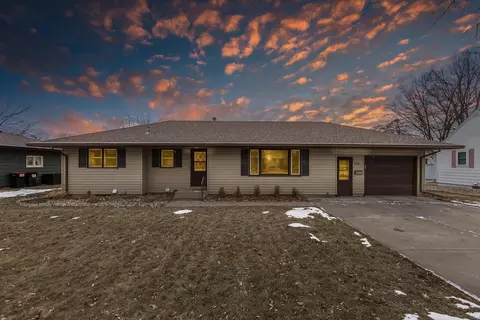 118 S Eagle St, Belle Plaine, MN 56011