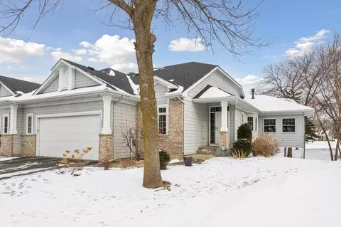 8824 Pointe Vista Dr, Victoria, MN 55386