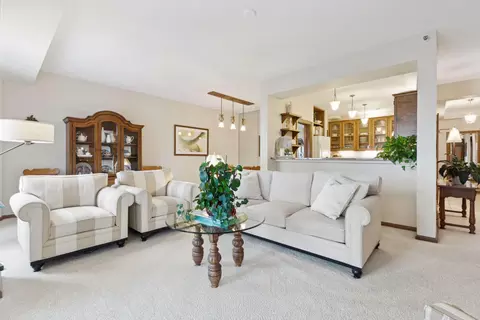 1235 Yale Pl #907, Minneapolis, MN 55403