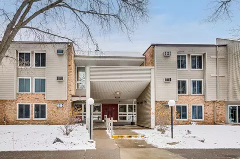 4045 Hodgson Rd #215, Shoreview, MN 55126