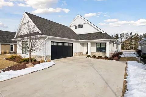 18174 Dell Dr, Eden Prairie, MN 55347