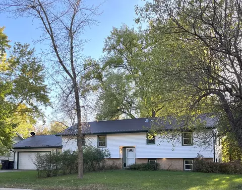 1271 River Rd, Windom, MN 56101