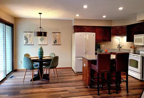 893 Shirlee Ln, Shoreview, MN 55126