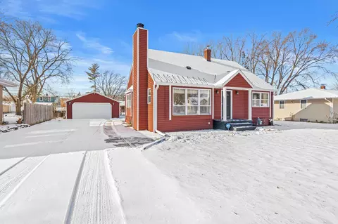 2221 Burr St N, Maplewood, MN 55117