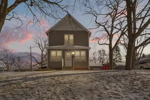 813 5th Ave NW, Faribault, MN 55021