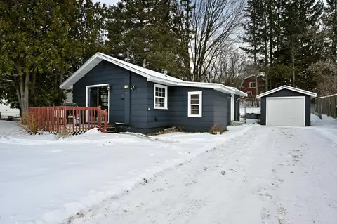 910 Grant St, Spooner, WI 54801