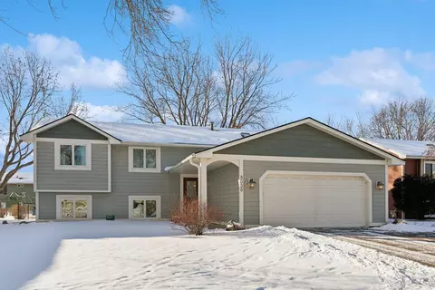 8038 Upper 145th St W, Apple Valley, MN 55124