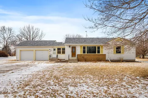 415 8th St, Gaylord, MN 55334