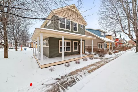 3020 Cottage Ln N, Maplewood, MN 55109